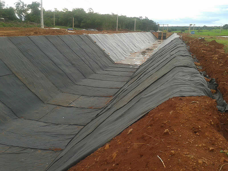 Protecao-mecanica-com-Geotextil-Canal-PCH-Manta-Engenharia.jpg